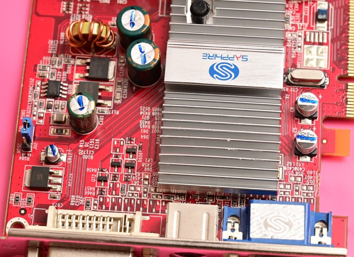 Sapphire X550 Silent Video/Graphics Card 128MB DDR PCIe VGA/TVO/DVI-D