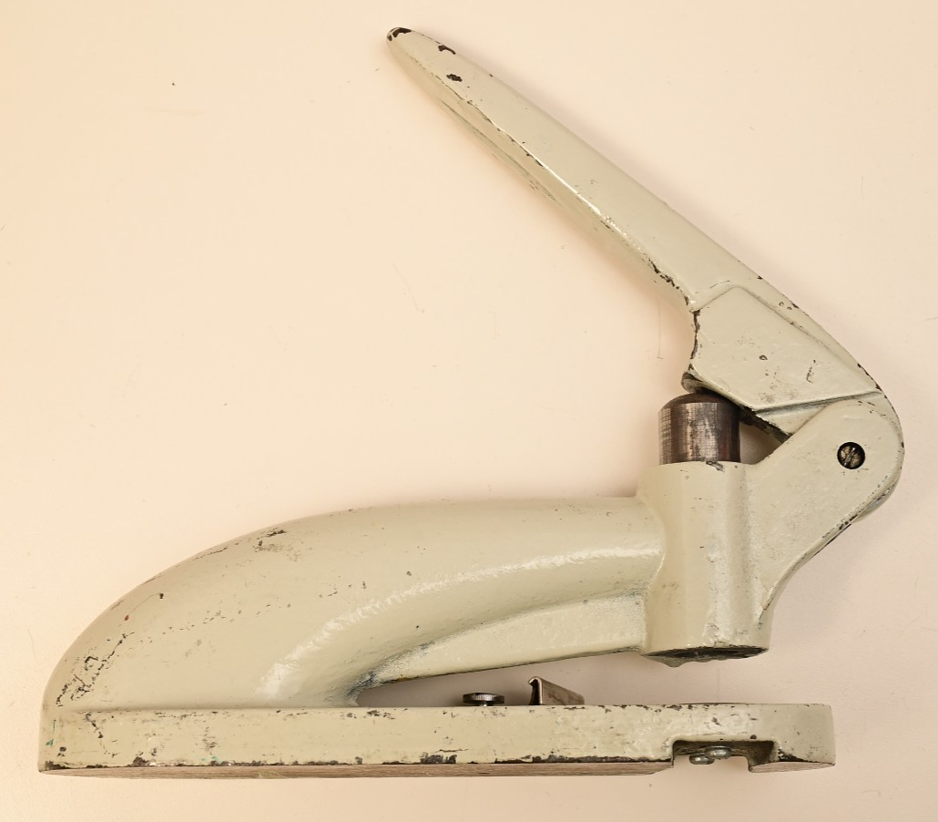 Heavy Duty Cast Iron Hand Press Fabric Leather Hole Punch 3/4" Tool Dressmaking