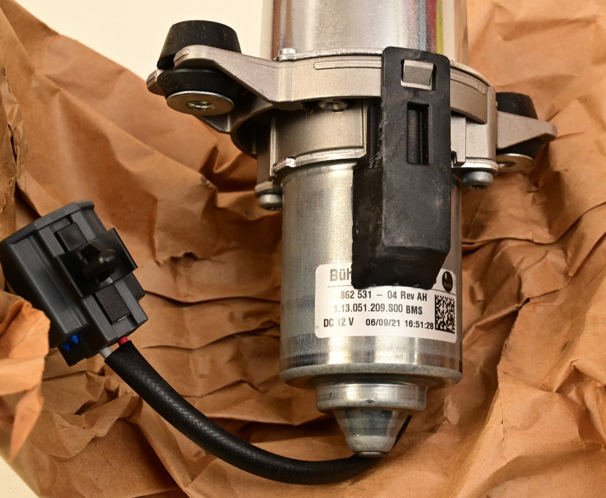 Volvo Vacuum Pump for Brake Booster OEM 31317445 HELLA 9428081 NOS