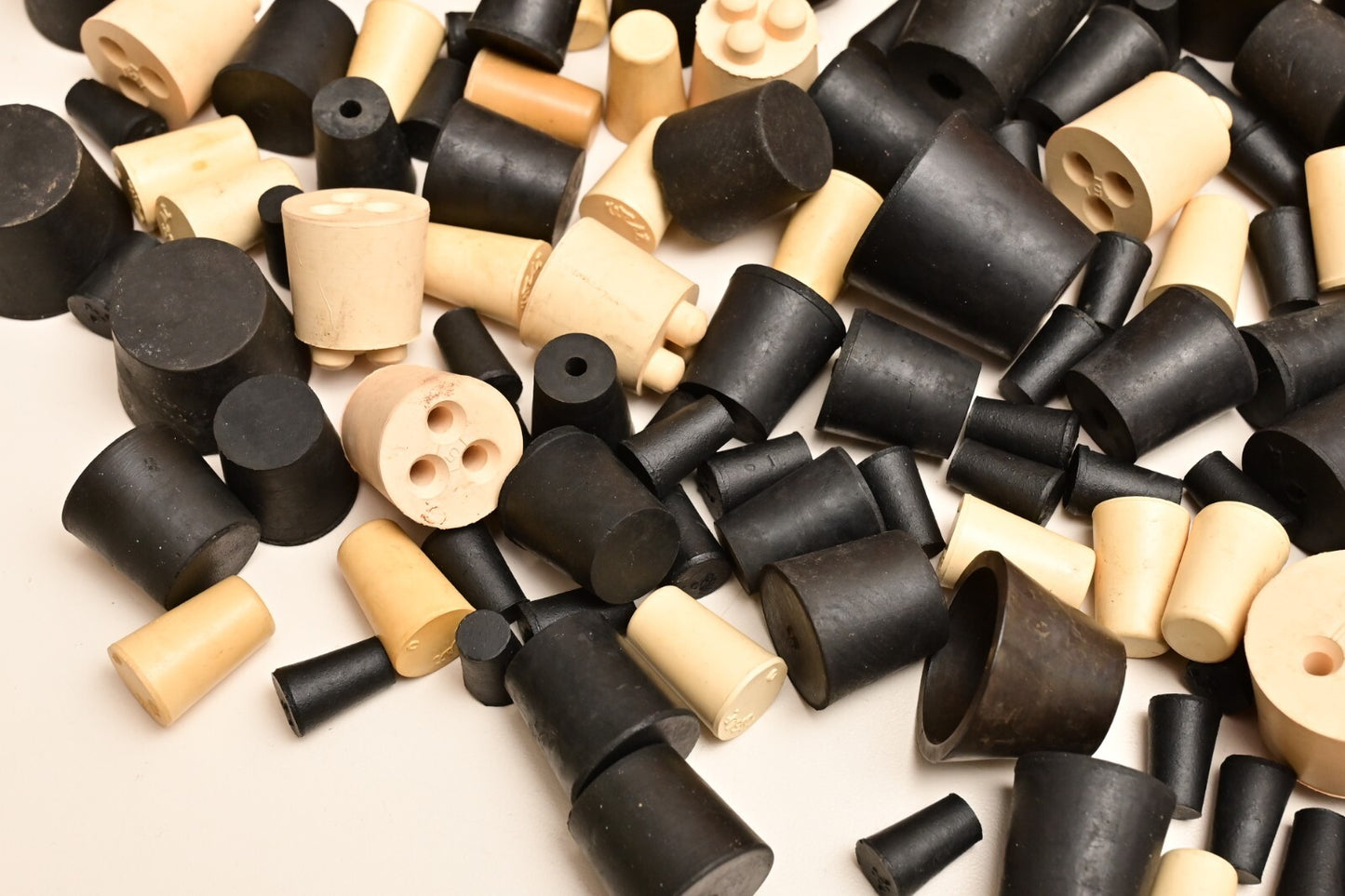Lot of 273 Rubber Stoppers for Test Tube/Flask Various Sizes Fisherbrand? ~6 lbs