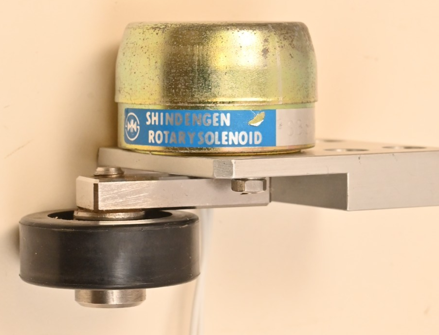 Shidengen 24V Rotary Solenoid Mounted 20mm Arm & 30mm Urethane Wheel S331385829