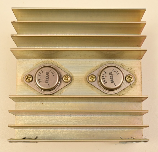 Aluminum TO-3 Heatsink w/ 2 RCA 2N3773 NPN Power Transistors 4"x4"x2.6" 0.78lb