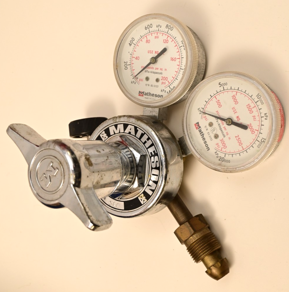 Matheson 1H 580 Gas Regulator 3000/200 PSI