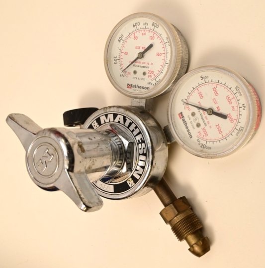 Matheson 1H 580 Gas Regulator 3000/200 PSI