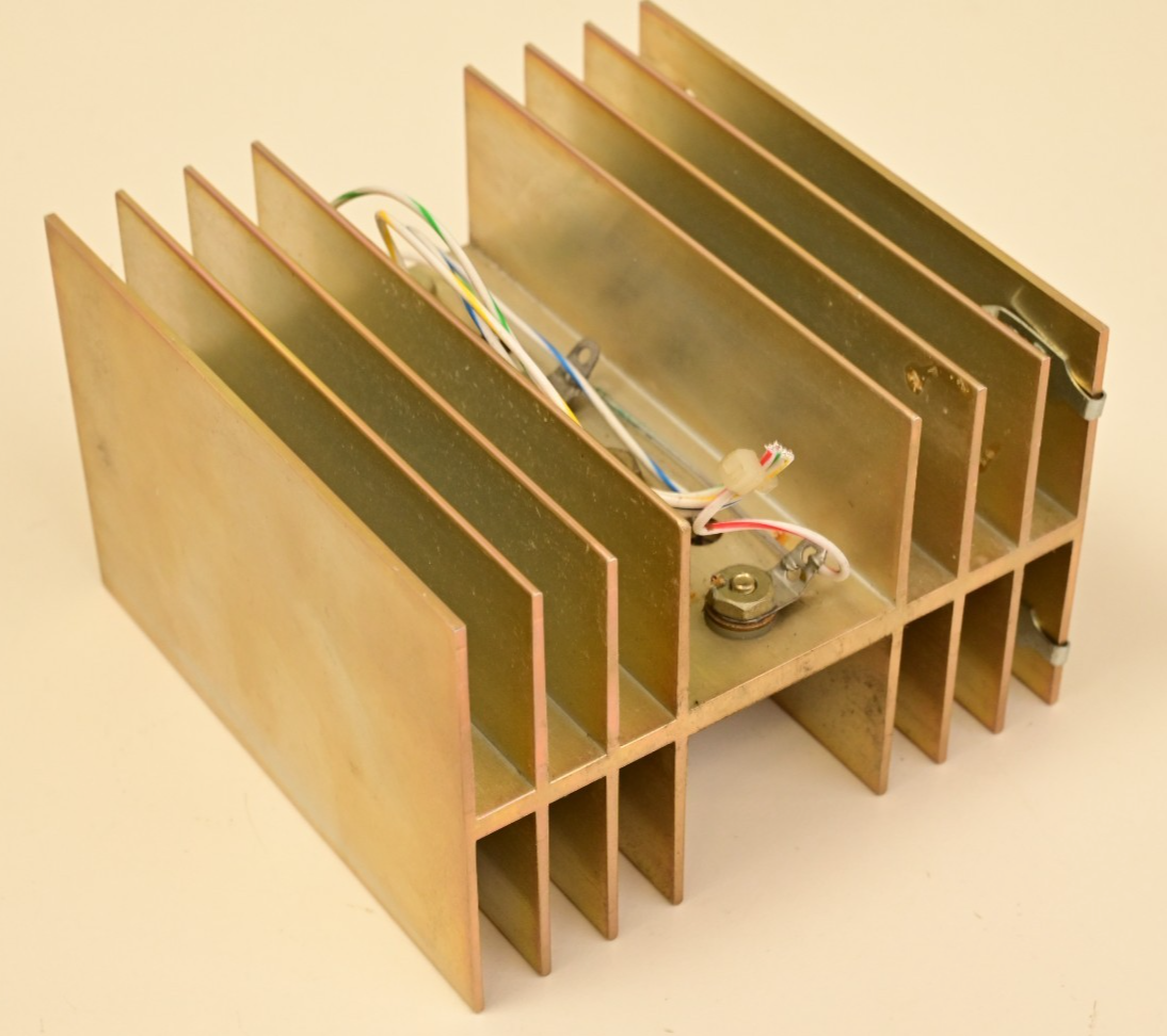 Aluminum TO-3 Heatsink w/ 2 RCA 2N3773 NPN Power Transistors 4"x4"x2.6" 0.78lb
