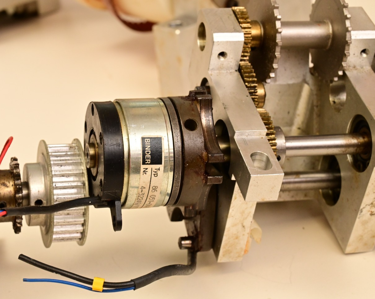 16.5 Lot of Machinery from Commercial Slide Sleever Binder 86 051-04A1 Clutch