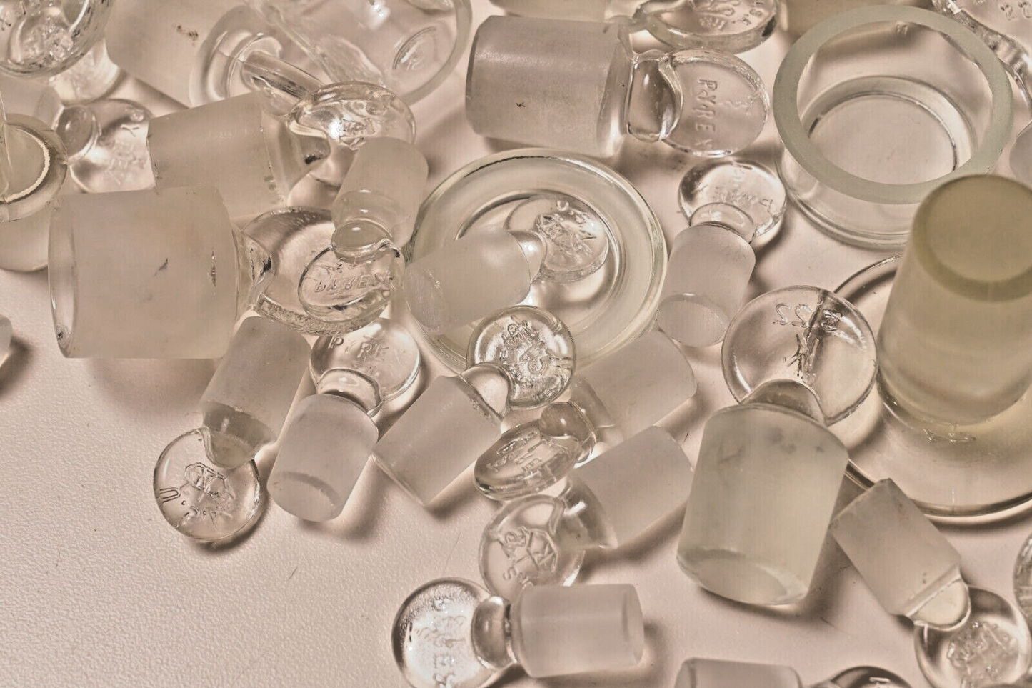 Lot of 138 Lab Glass Stoppers Small Cups Caps Pyrex Penny Head & Misc. ~5.5 lbs
