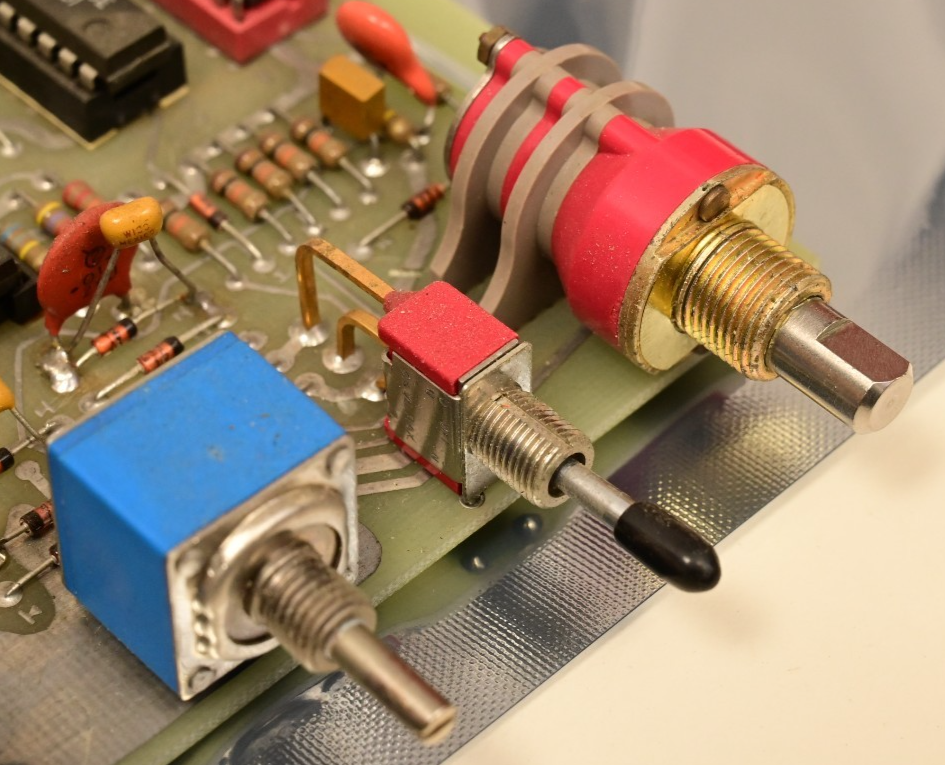 MK Instruments 252A Exhaust Valve Controller PC Board Vintage ICs ALCO Switches