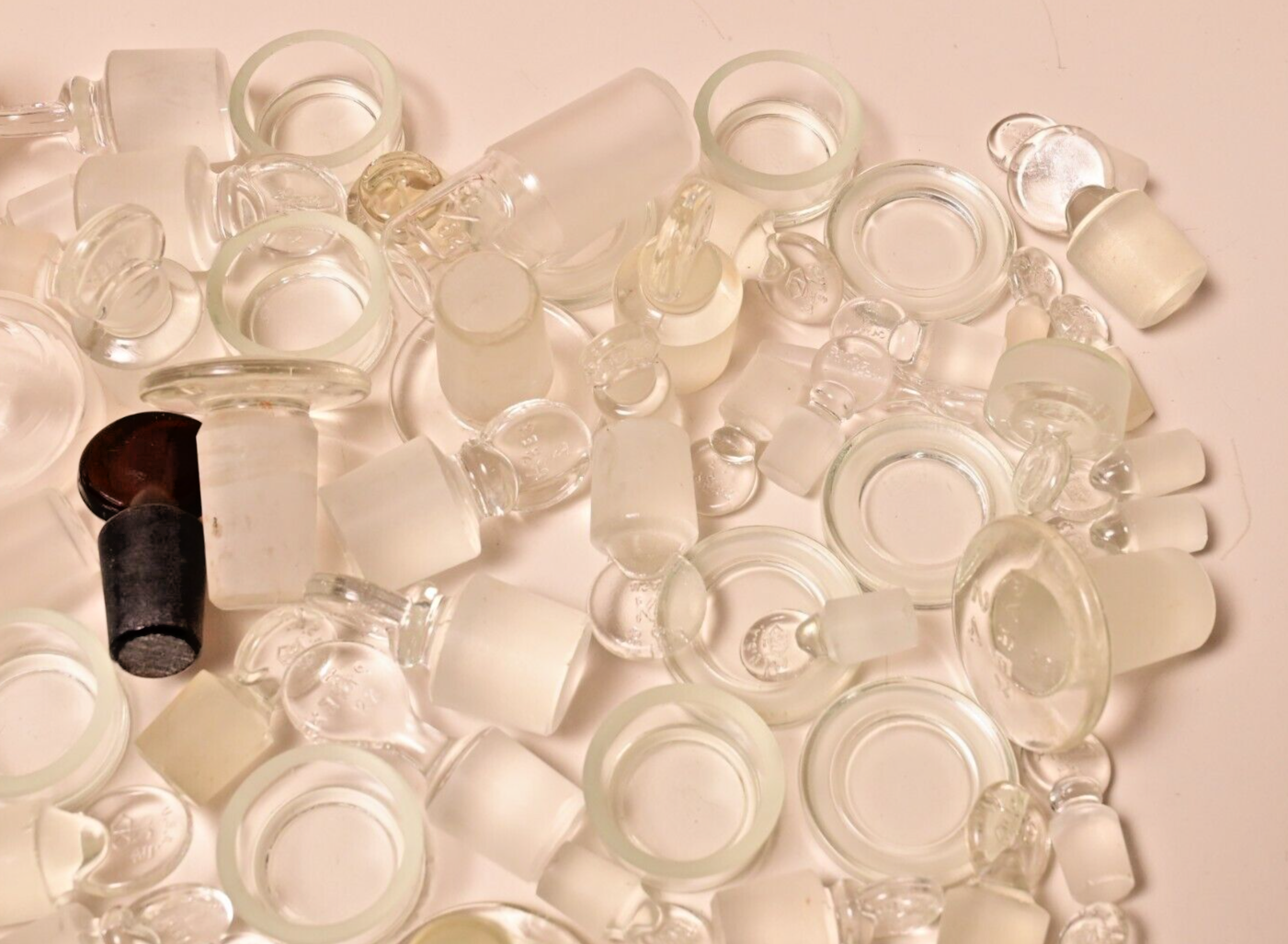 Lot of 138 Lab Glass Stoppers Small Cups Caps Pyrex Penny Head & Misc. ~5.5 lbs