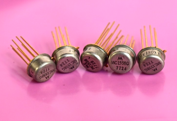 Lot of 5 Vintage Motorola MC1558G 8-Pin Op-Amp Gold Plated