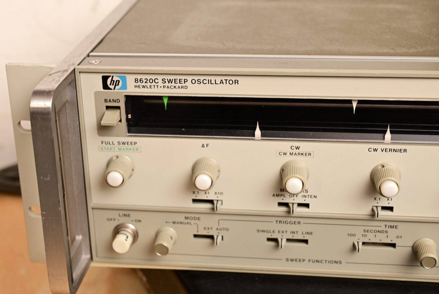 HP 8620C Sweep Oscillator w/ 86245A-H28 RF Plug-In 5.9-8.0GHz USAF Surplus