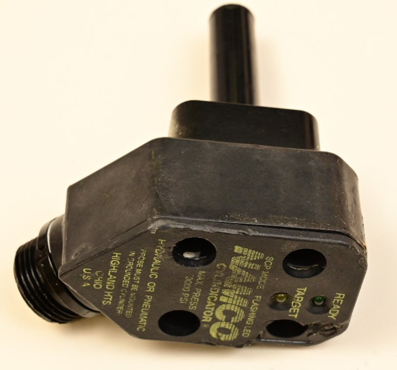 NAMCO Inductive Sensor EE210-38740 3000 PSI Hydraulic/Pneum Cylinder Probe 2.062