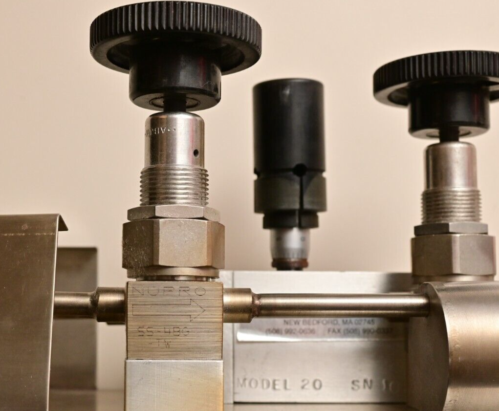 Mass Spec Vacuum Roughing Sample Volume Cryo Leak Assembly & Heater MDC Nupro SS