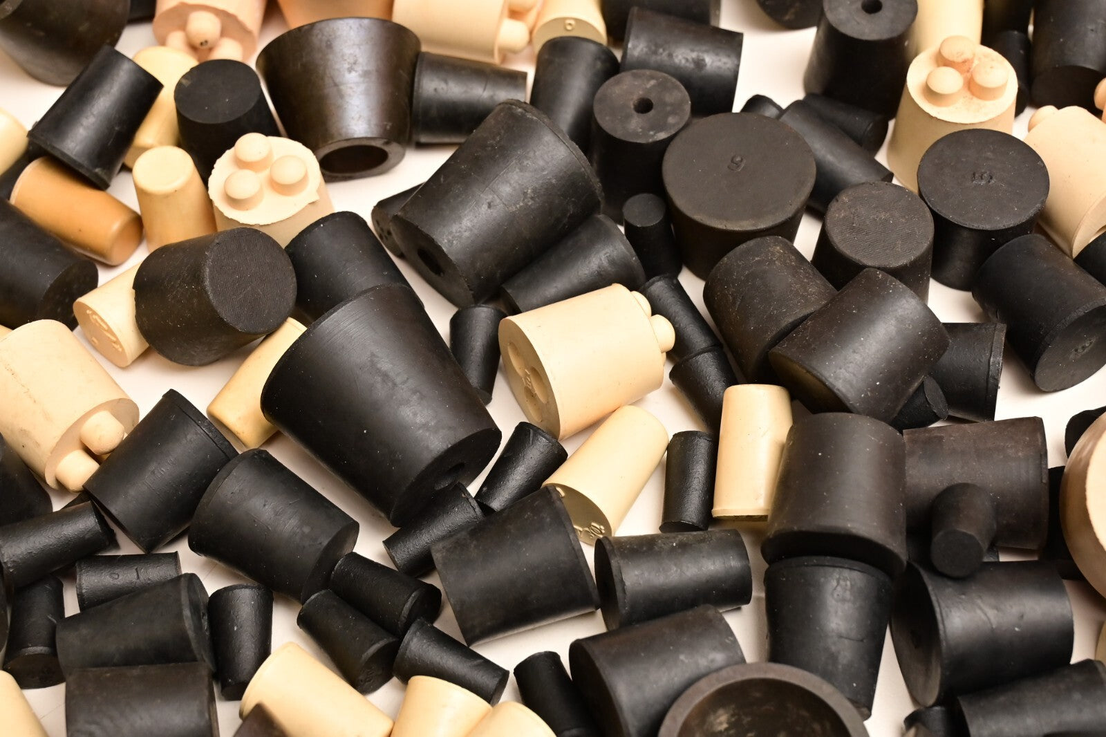 Lot of 273 Rubber Stoppers for Test Tube/Flask Various Sizes Fisherbrand? ~6 lbs