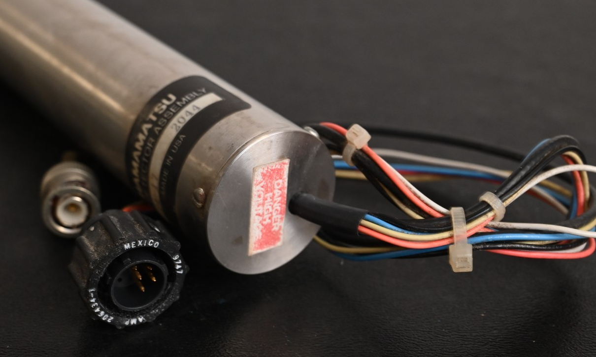 Hamamatsu PMT Detector & HV Supply HC124-17 Stainless/UV Window AMP 206434-1