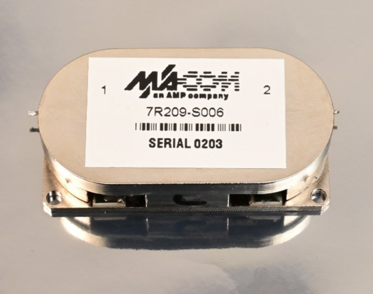 MACOM 7R209-S006 RF Isolator/Circulator 2-Port Surface Mount Used