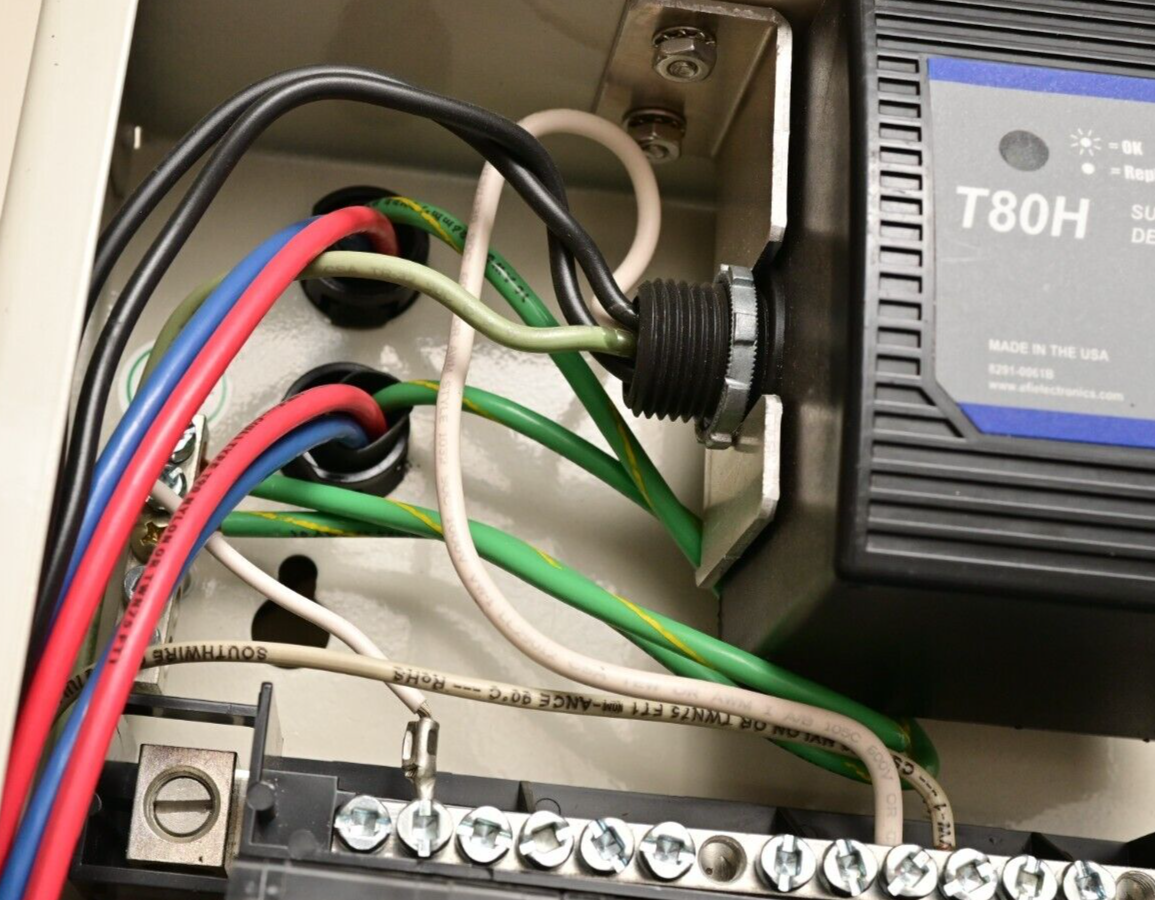 Commscope Telecom AC Power Panel ACPP-120/240-60-WM-06-N-S-GF Square-D Breakers