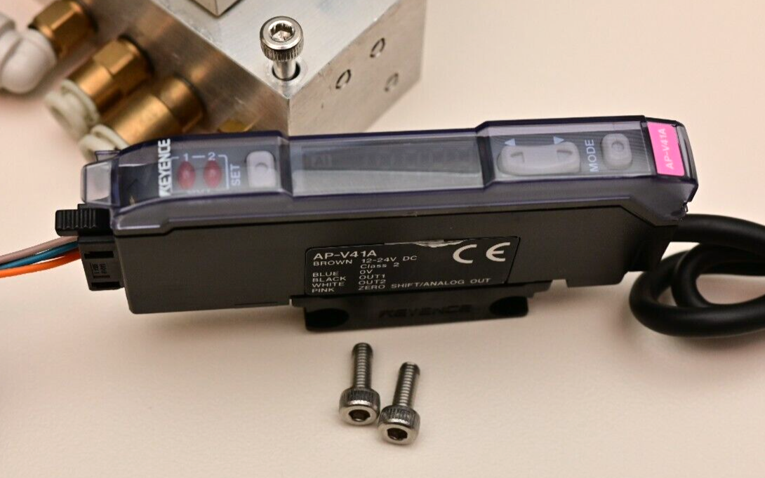 3-Channel Parker Kuroda Vacuum Solenoid Valve w/ Manifold & Keyence AP-41 Sensor