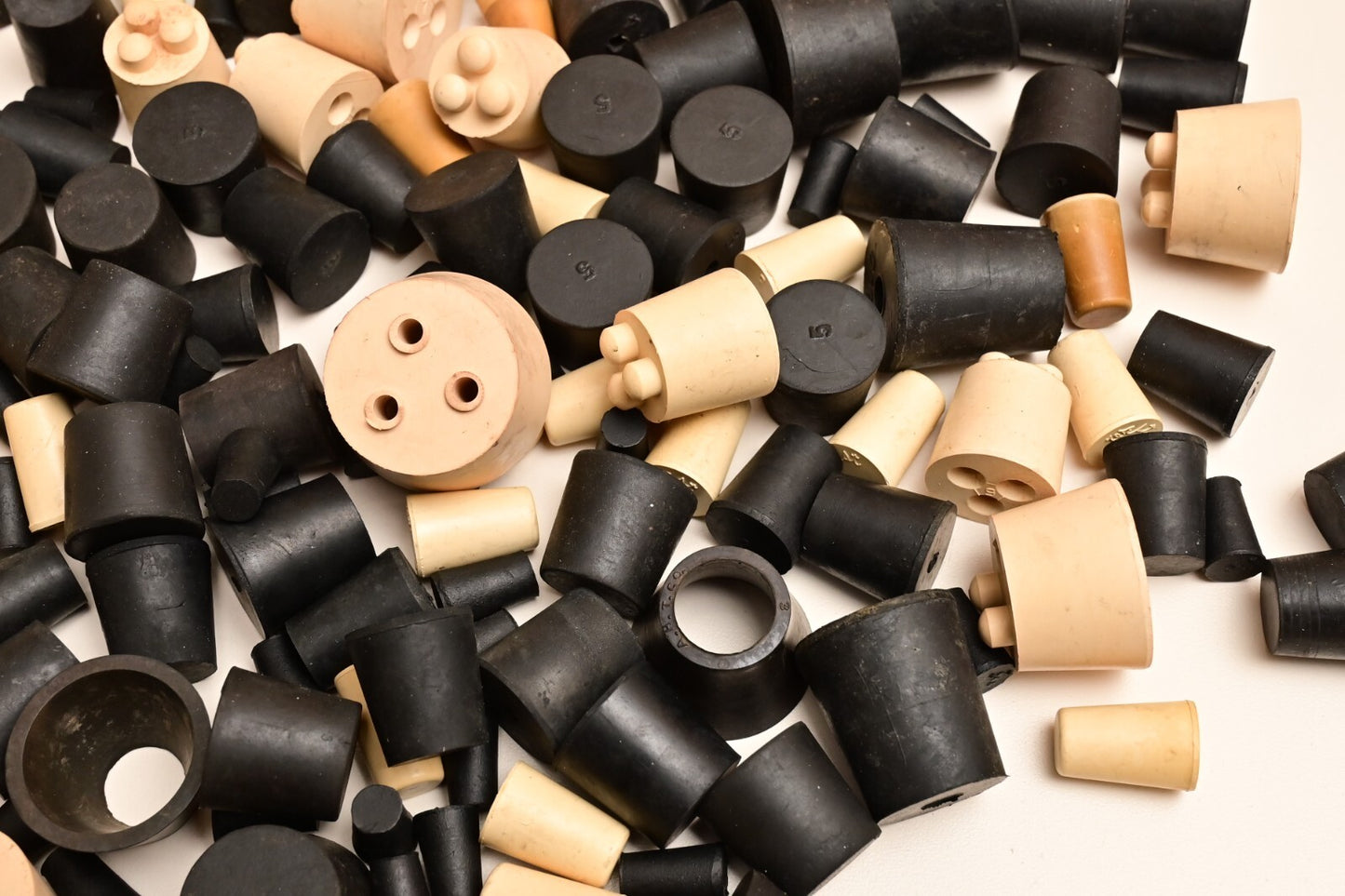 Lot of 273 Rubber Stoppers for Test Tube/Flask Various Sizes Fisherbrand? ~6 lbs