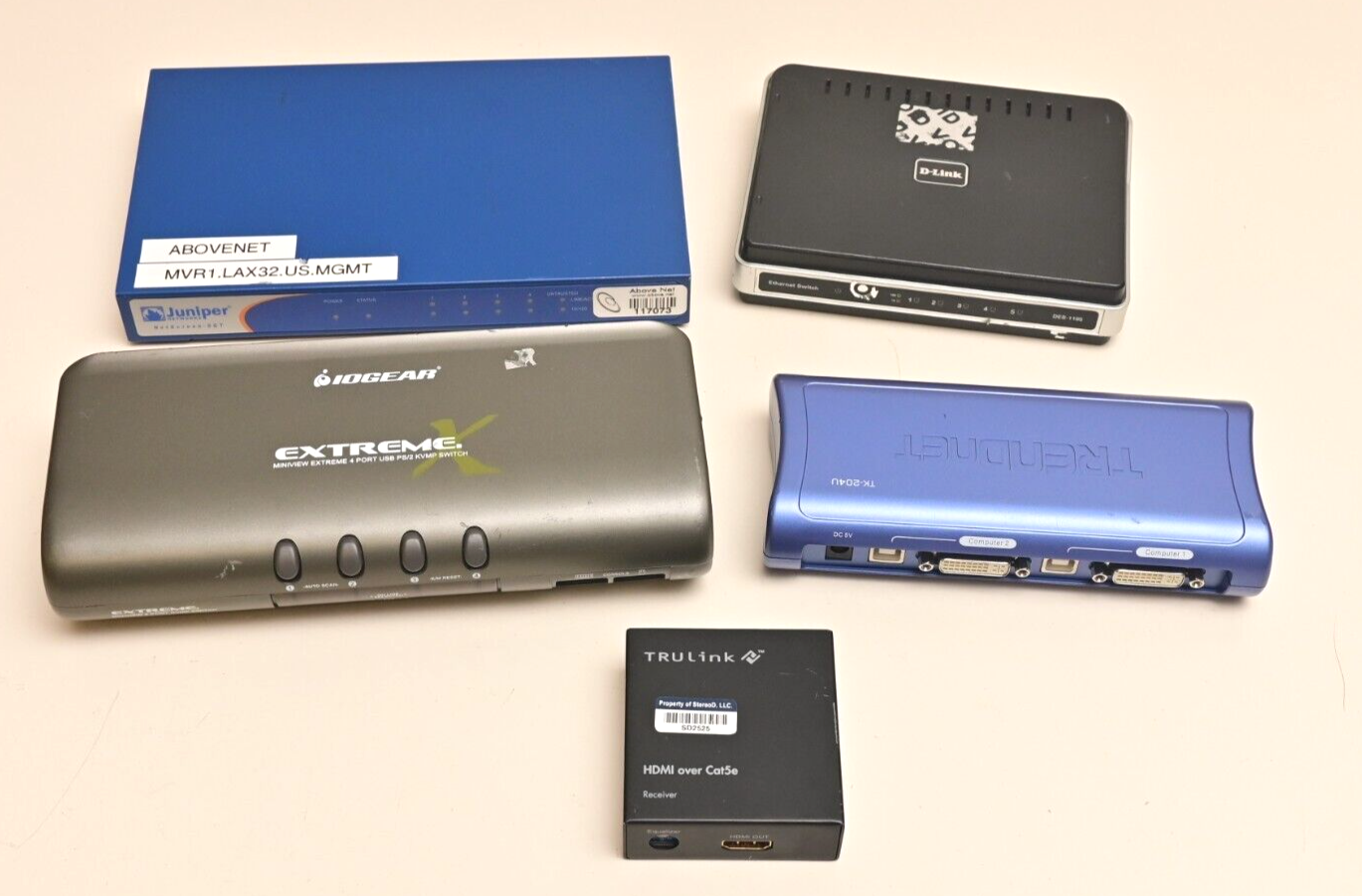 Lot of 5 IT Items Juniper NS-5GT D-Link DES-1105 IOGear Trendnet KVMs TRULink