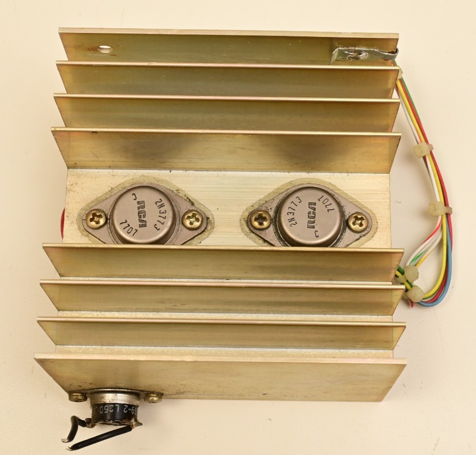 Aluminum TO-3 Heatsink w/ 2 RCA 2N3773 NPN Power Transistors 4"x4"x2.6" 0.8lb