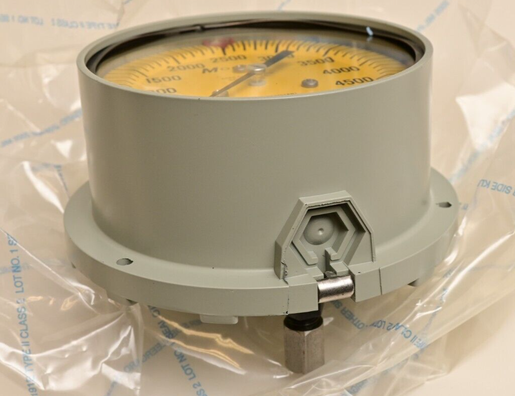 Moeller 4.5" Pressure Gauge Yellow Face 0-5000PSI Shock Bourdon 6685-00-165-5760