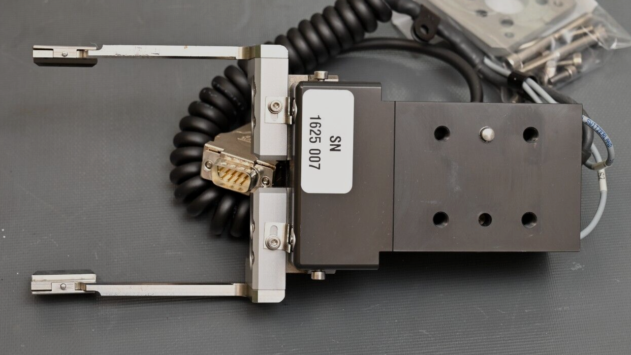 Sommer Automatic Robotic Gripper Microplate Handler GEP1406C-02 Denso Adapter