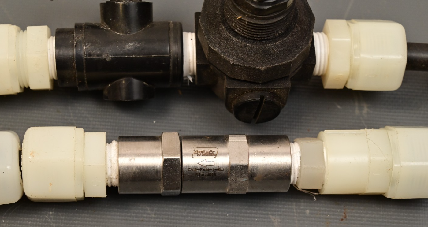 Water Purifier Parts Watts P60 Regulator HY-LOK CV2-F4N-1-BU 316.AK5 w/Misc Hose