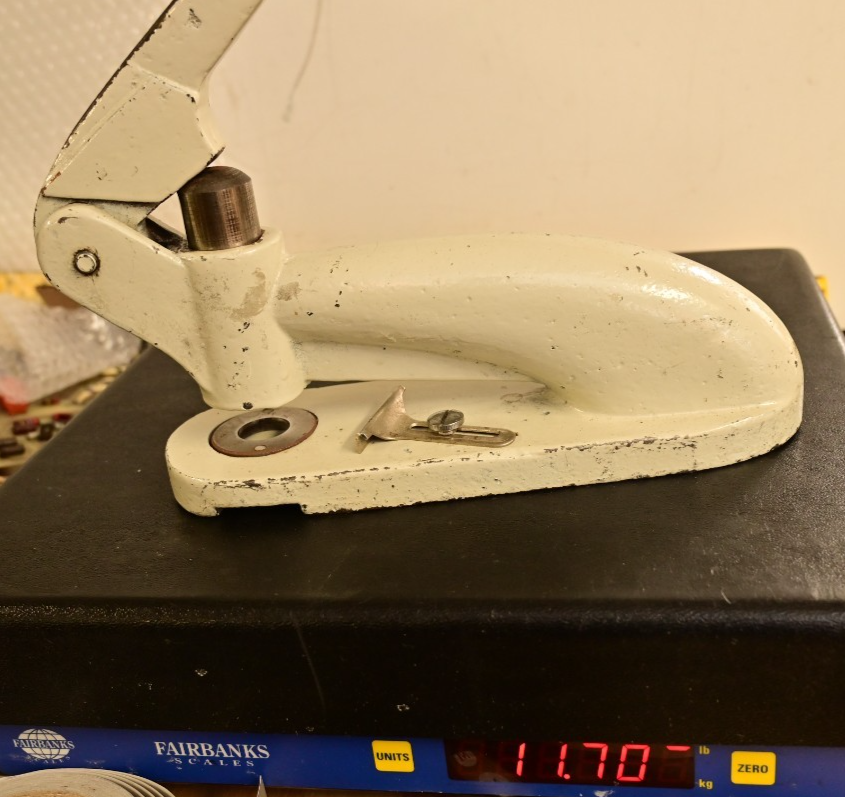 Heavy Duty Cast Iron Hand Press Fabric Leather Hole Punch 3/4" Tool Dressmaking