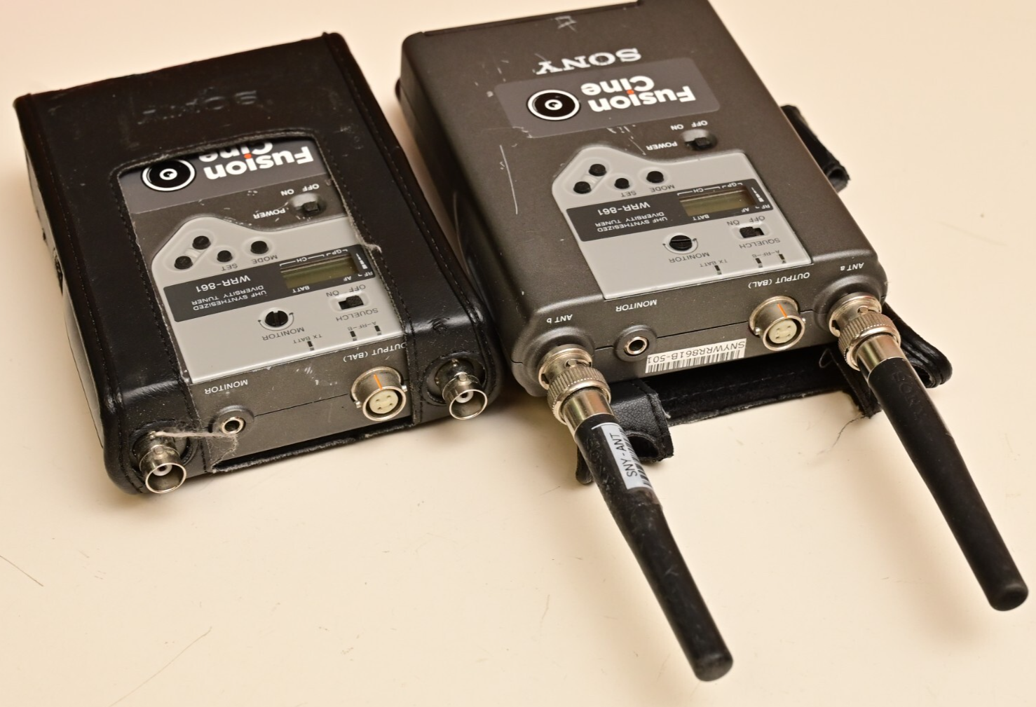 Sony Wireless Microphone UHF Transmitter & Receiver Tuner Lot WRT-822 WRR-861