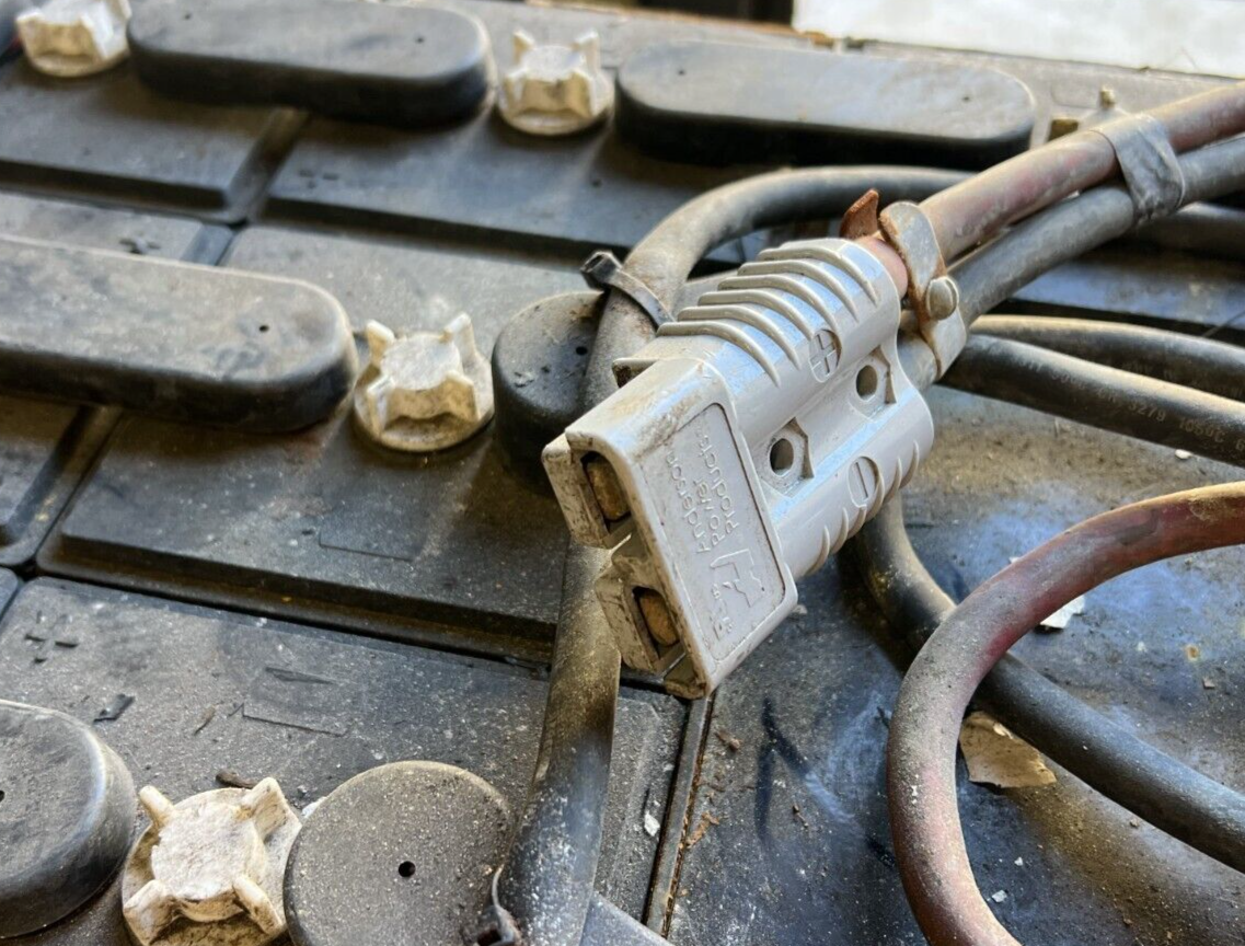 Deka 18-D35-13 Forklift Battery 36V Untested