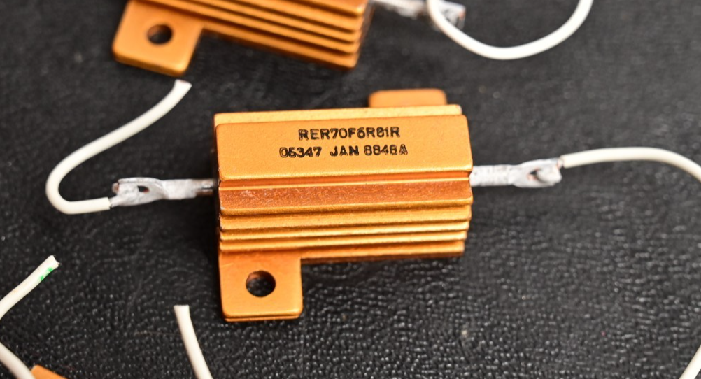 Lot of 6 Wirewound Resistors High Power 0.3Ω 7Ω 32Ω 68Ω Heatsink Shunt Mil. Spec