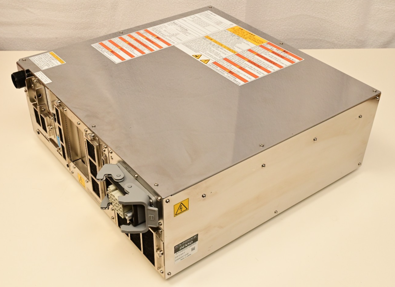 Denso RC7M-VPG5/6CAA-BP Robot Controller 110VAC 1kVA 410200-0650 Excellent