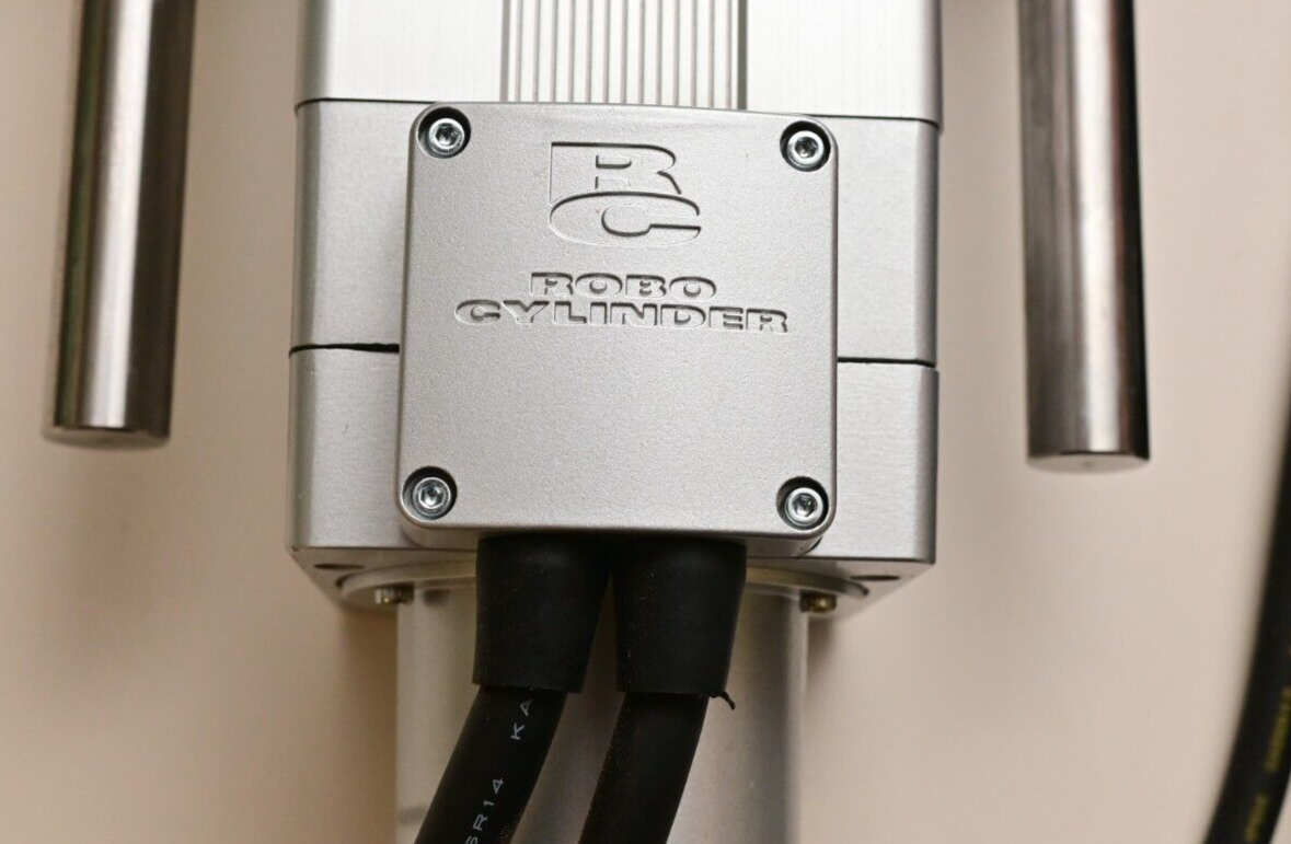 IAI Robo Cylinder Linear Actuator w/ Controller Wafer Fab Robot Elevator/Z-Axis