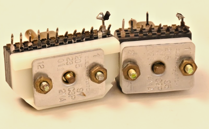 Lot of 2 Electroswitch Rotary Switch w/ Knobs 205 23 011 (12P) & 205 47 020 (8P)