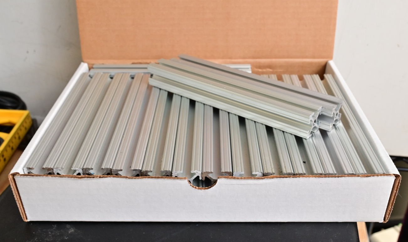 QTY 28 T-Slot 80/20 Style Aluminum Extrusion 1"x1" x ~8" Used Total ~18.5ft 9lb