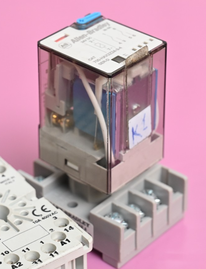 Allen Bradley 700-HAX2Z24-3-4 SER-D Relay with Base Gold Contact 700-HN101 Base