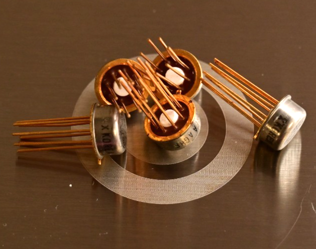 Lot of 5 Vintage Motorola MC1558G 8-Pin Op-Amp Gold Plated
