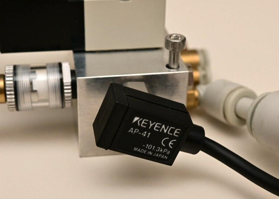 3-Channel Parker Kuroda Vacuum Solenoid Valve w/ Manifold & Keyence AP-41 Sensor