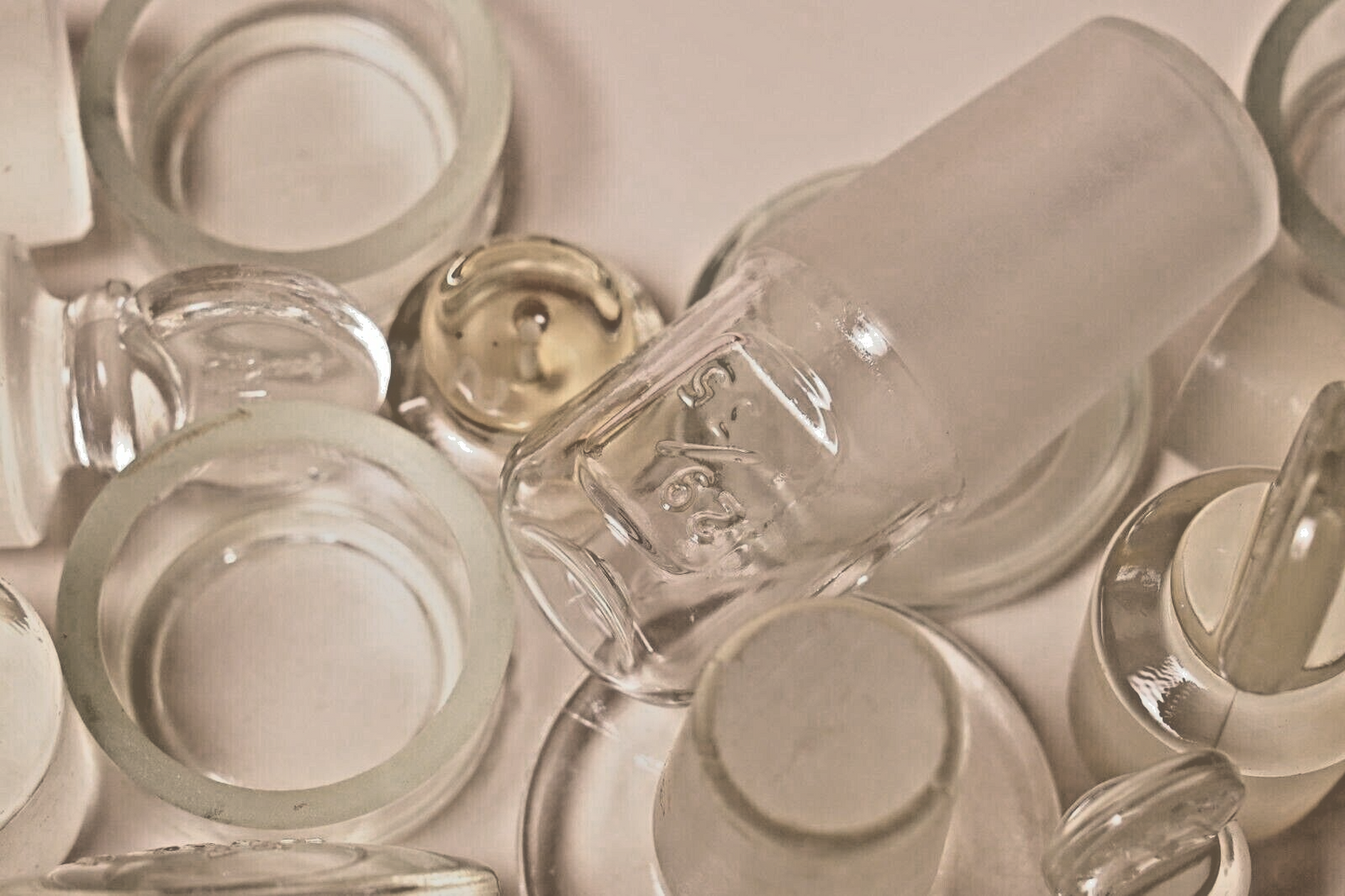 Lot of 138 Lab Glass Stoppers Small Cups Caps Pyrex Penny Head & Misc. ~5.5 lbs