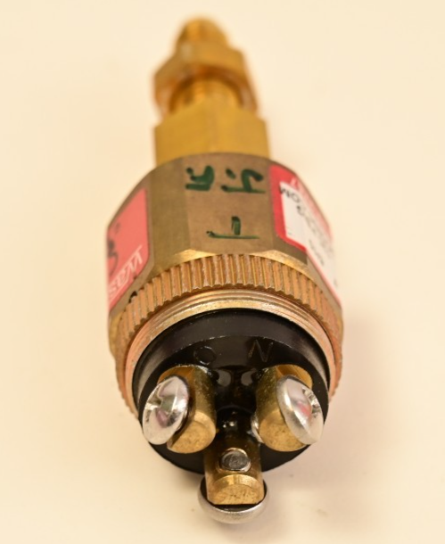 WASCO Pressure Switch 28 PSIG Decreasing 250V AC 5A P500-55F3A/9363