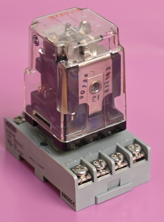 Dayton 5X827E Relay w/ 5X852E Relay Base DIN Rail 120V 12A 250V 10A