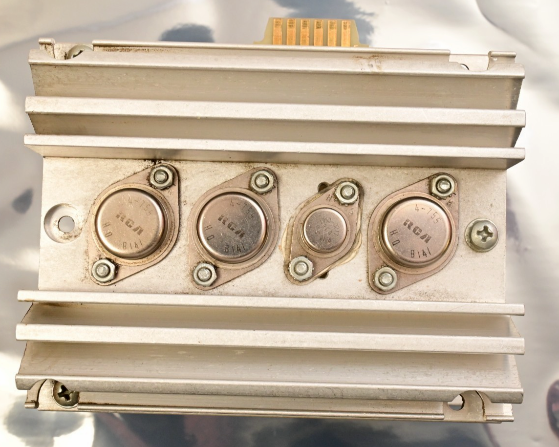 Vintage Hewlett Packard 6002A Dual Heatsink Assembly RCA Power Transistors Gold