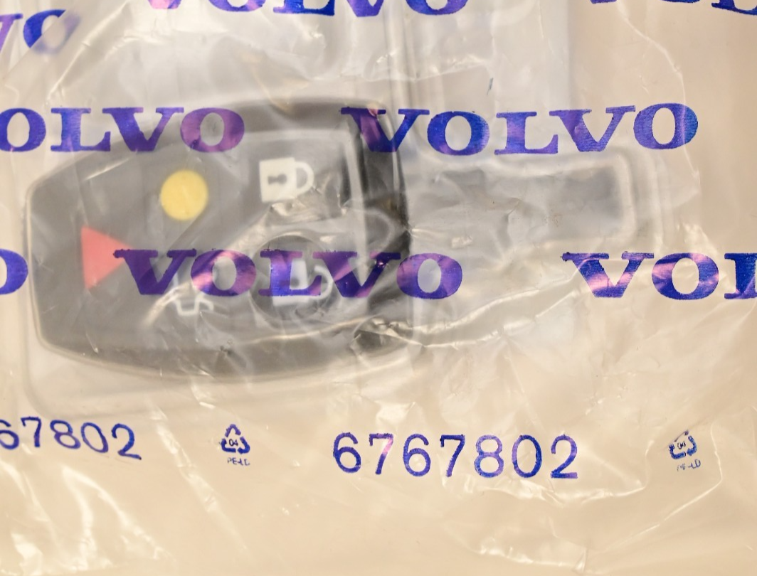 Volvo Keyless Entry Transmitter Remote P/N 30772198 Genuine Sealed C30 C70 S40
